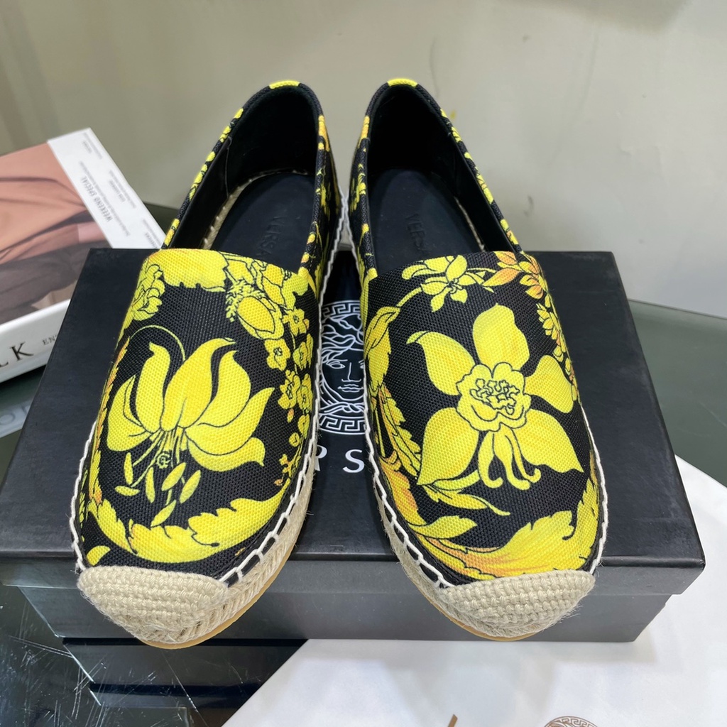 Giày lười thời trang cao cấp thương hiệu Versace thiết kế bông hoa độc đáo, thu hút