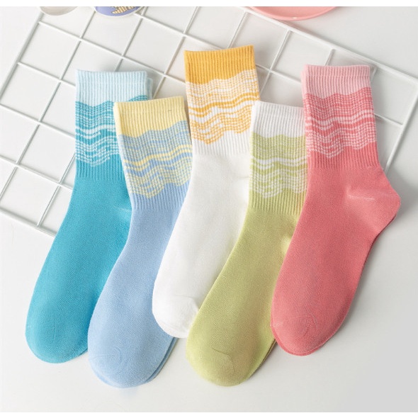 Vớ Tất Họa Tiết cao cổ Nam Nữ phong cách trẻ trung, năng động.