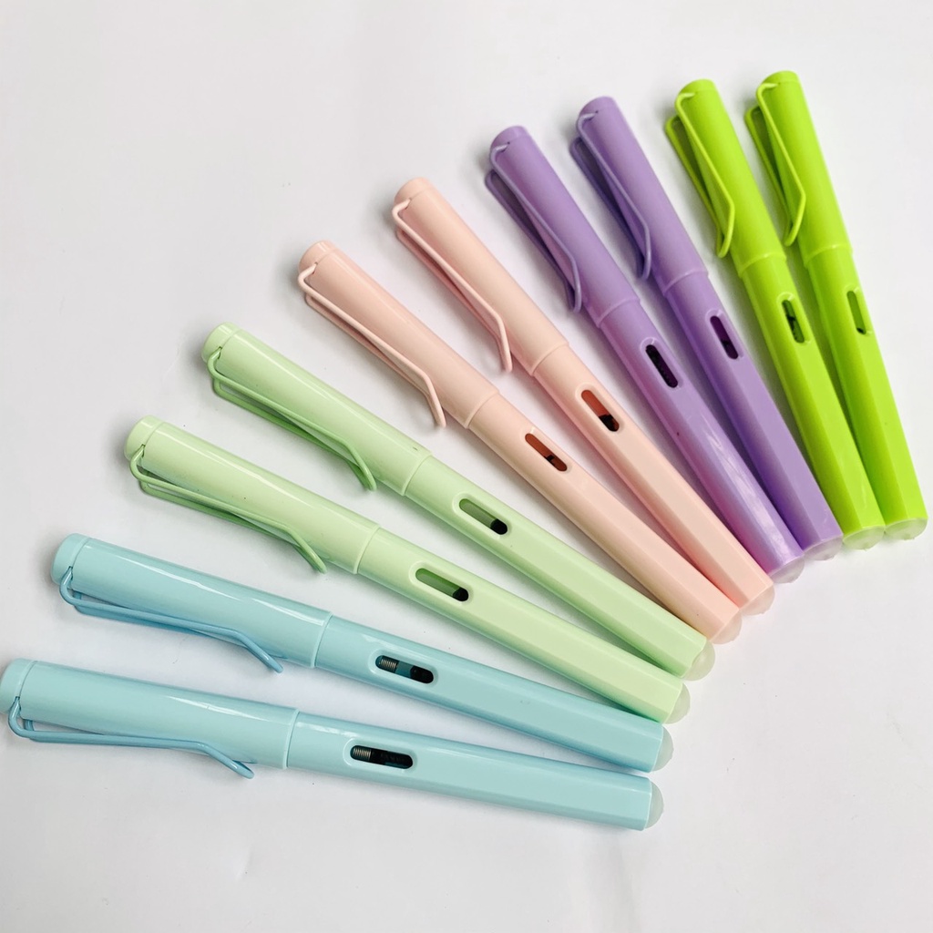 Bút xoá 857 thân nhỏ xinh xinh giúp các bé dễ dàng cầm nắm và sử dụng hơn