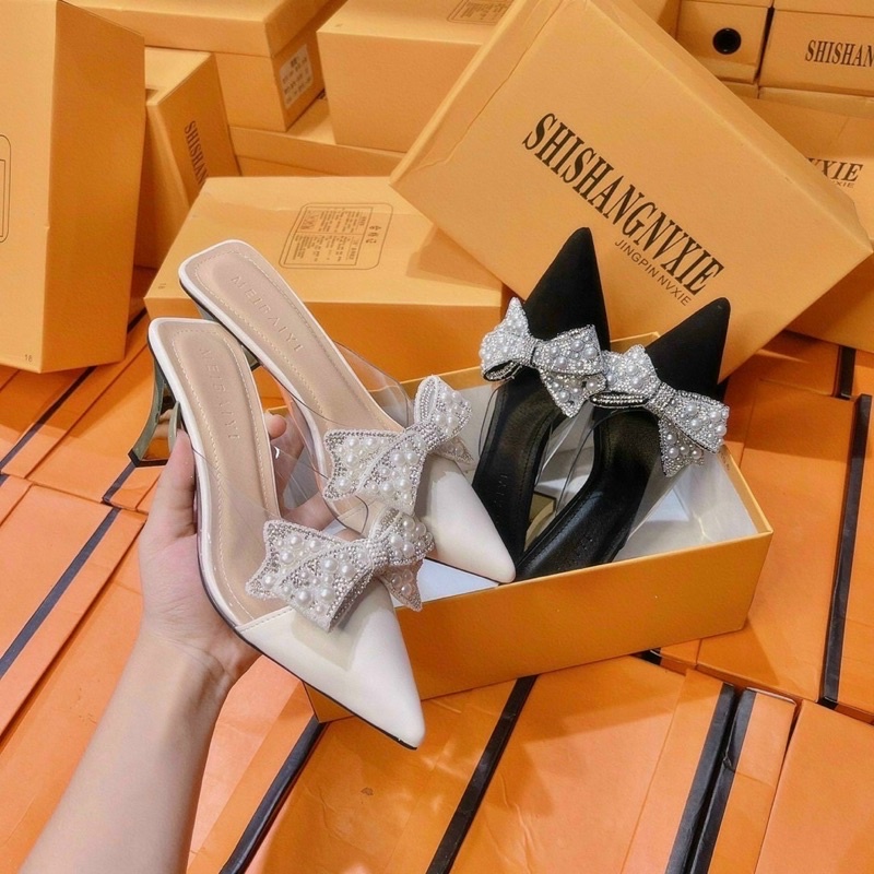 Guốc mũi nhọn mica phối nơ châu gót vàng 5 cm