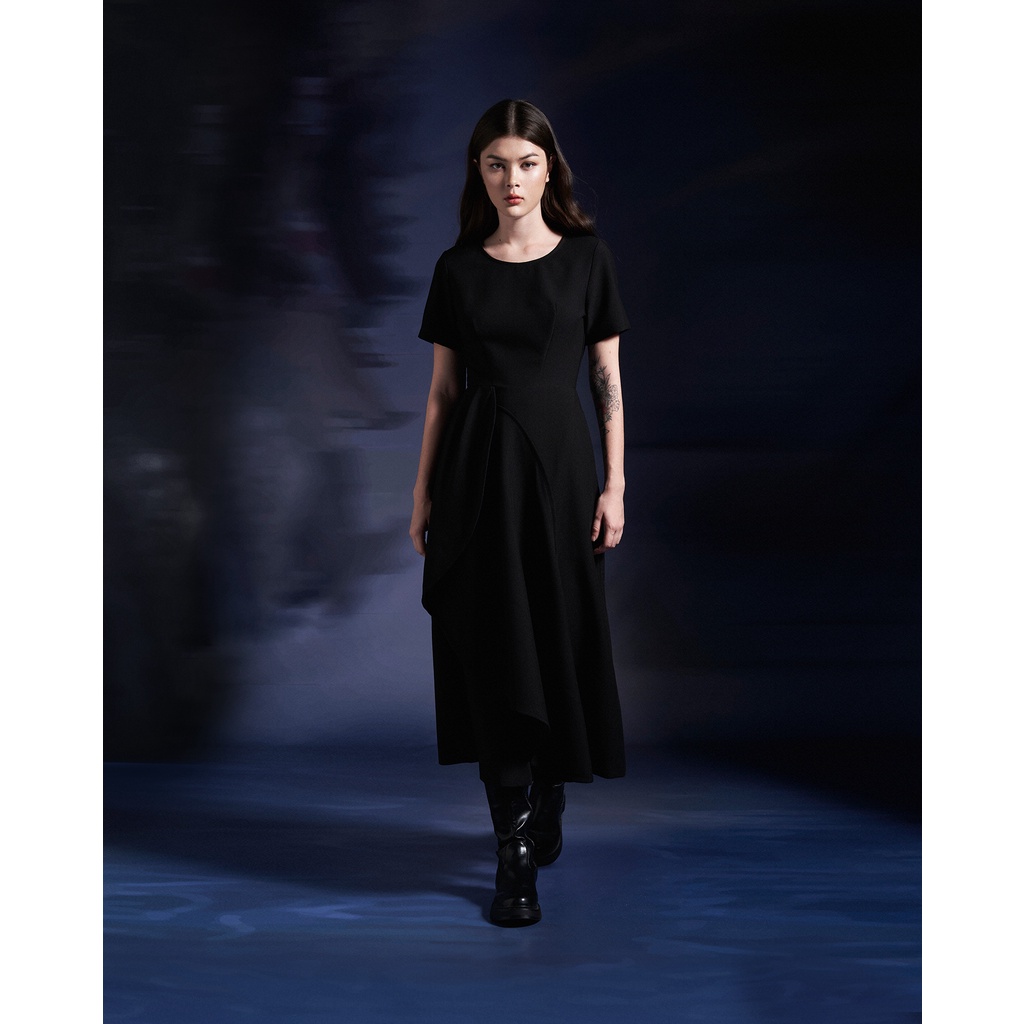 Đầm đen chiết eo chân váy cách điệu KHÂU BY CQ Adelin