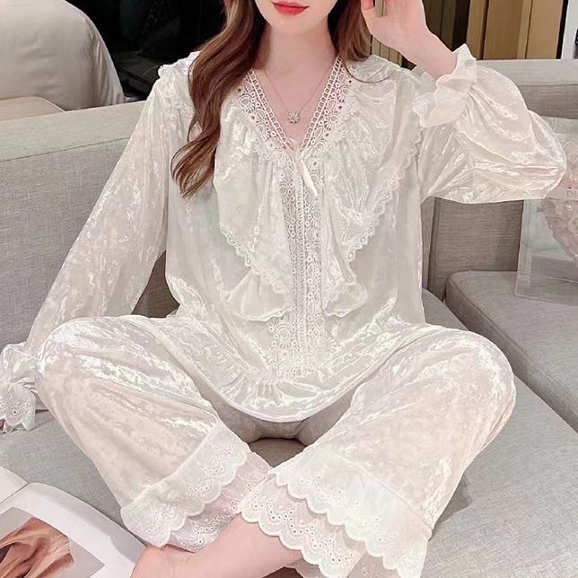 Bộ Đồ Ngủ Vải Nhung Phối Lông Cừu Viền Ren Phong Cách Cung Điện Thời Trang Thu Đông Mới
