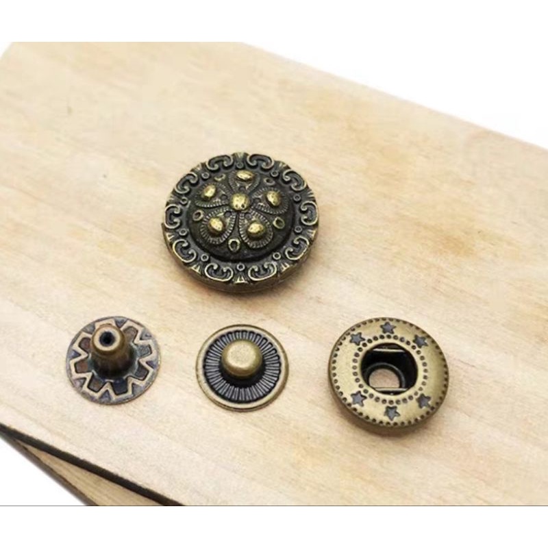 Nút bấm 4 chi tiết