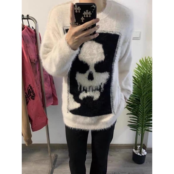 Áo len giả nhung mặt nạ đầu lâu dáng rộng xu hướng mùa đông 2022