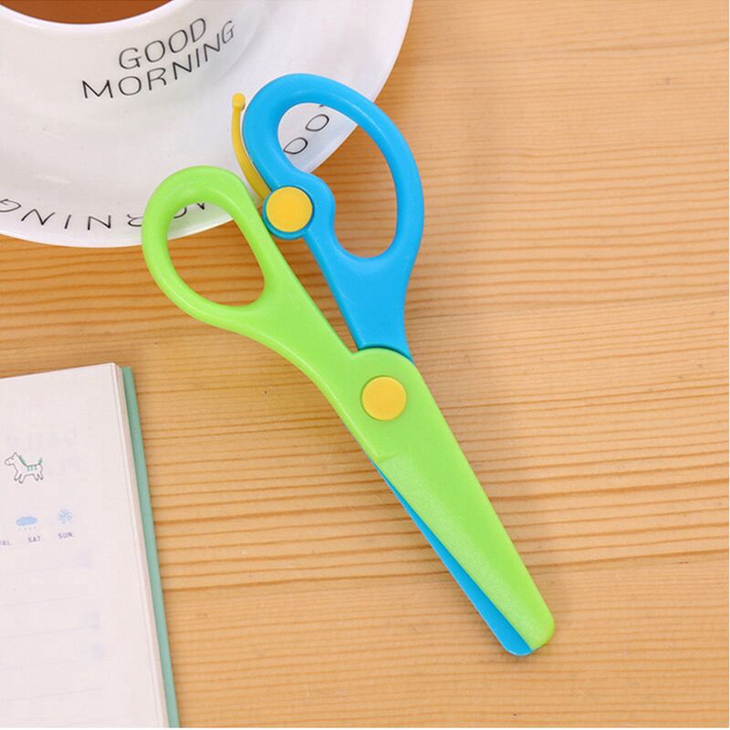 Kéo Cắt Giấy  Bằng Nhựa Đảm Bảo An Toàn Cho Bé Màu Sắc Tươi Sắc