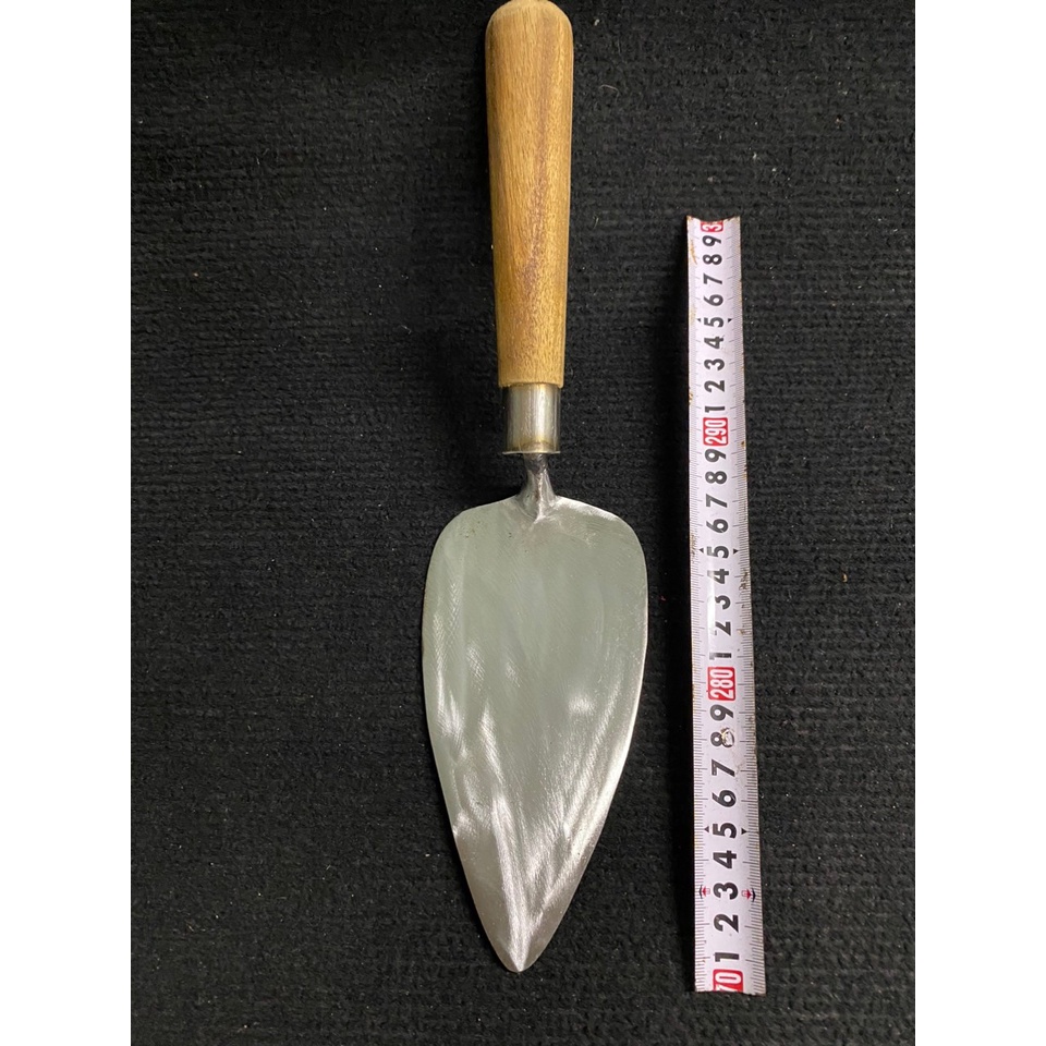 Bay Huế xây tô được rèn thủ công bằng thép nguyên chiếc bay chiếc lá