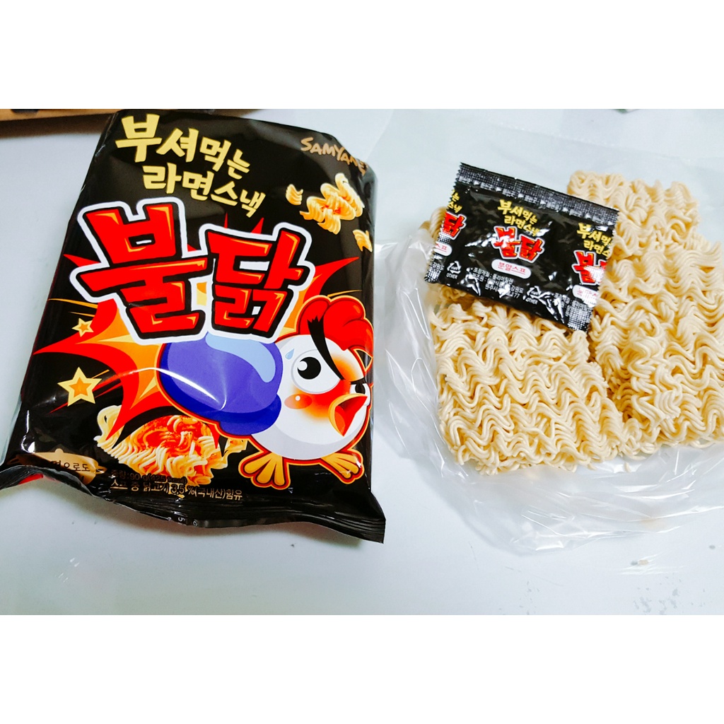 Snack mì gà cay Samyang 90g