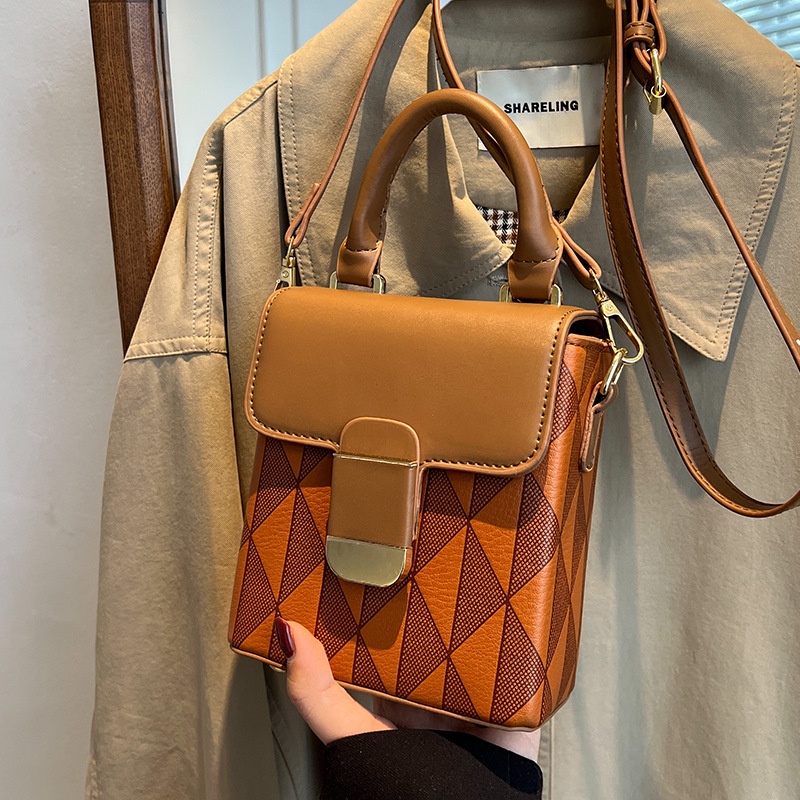 Túi Đựng Điện Thoại Đeo Chéo Họa Tiết Hình Thoi Màu Sắc Dễ Phối Đồ Cho Nữ