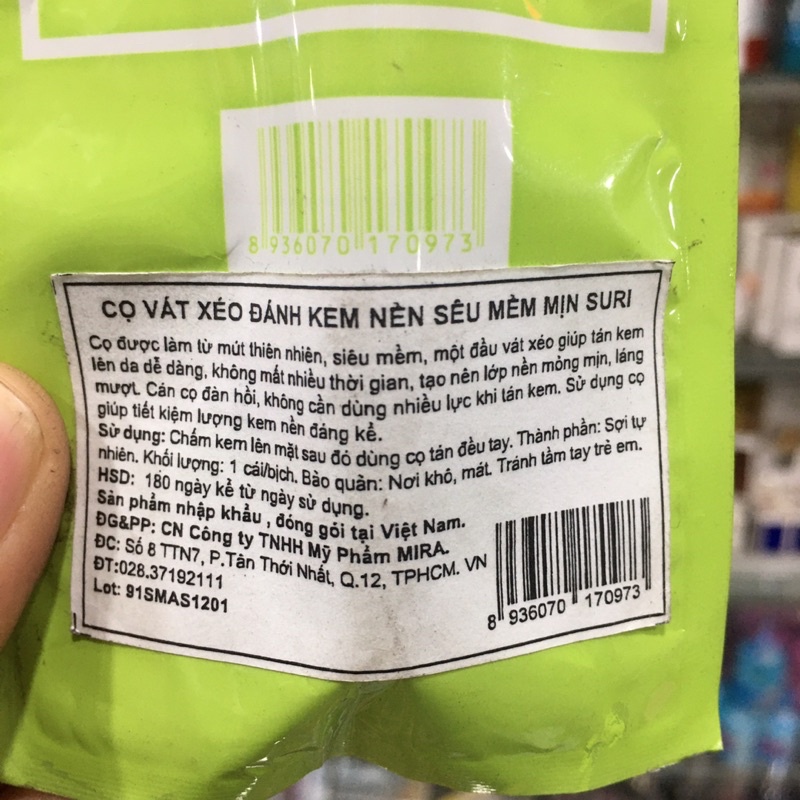 Cọ vát xéo đánh kem nền siêu mịn SURI