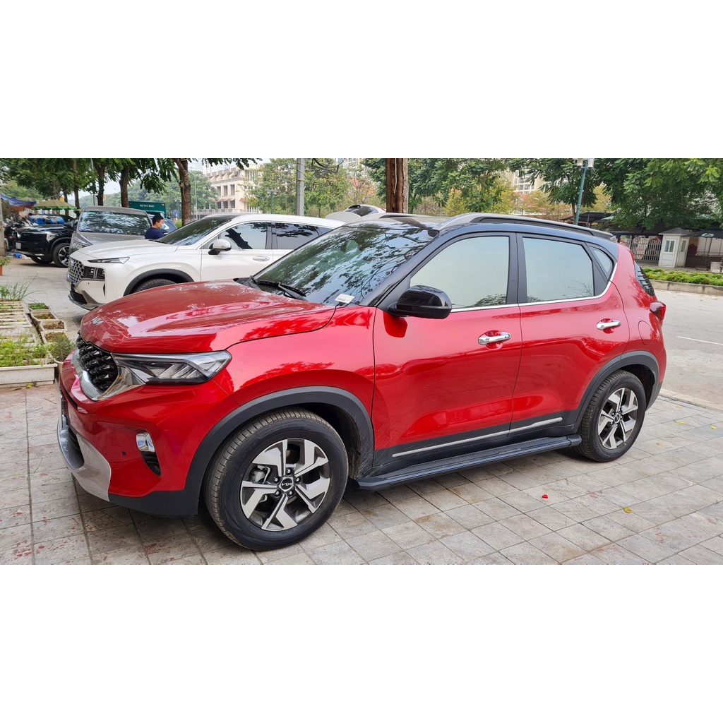 Bậc lên xuống, bệ bước chân xe Kia Sonet. Mẫu nhôm đúc. Khắc laser logo. Siêu KM