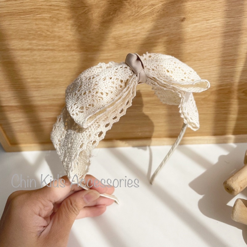 Bờm ren buộc nơ cho bé màu trắng kem cho bé