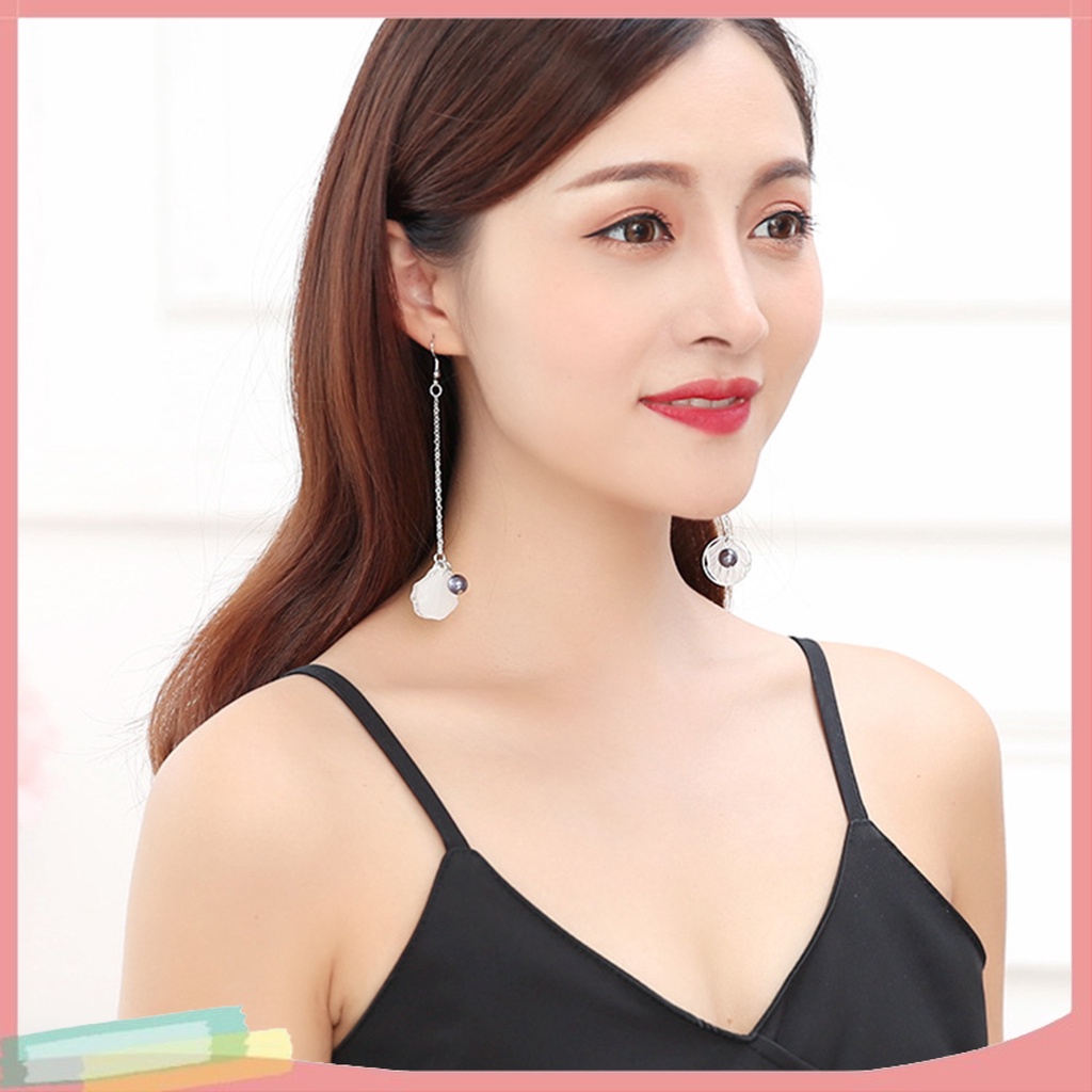 Bông tai dáng dài không đối xứng phối cách hoa duyên dáng cho nữ