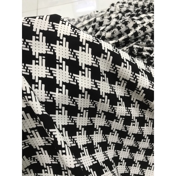 Vải Lụa Pháp họa tiết nanh sói trắng đen dày vừa co dãn mềm rũmay áo kiểu ,áo sơ mi, đầm váy thời trang