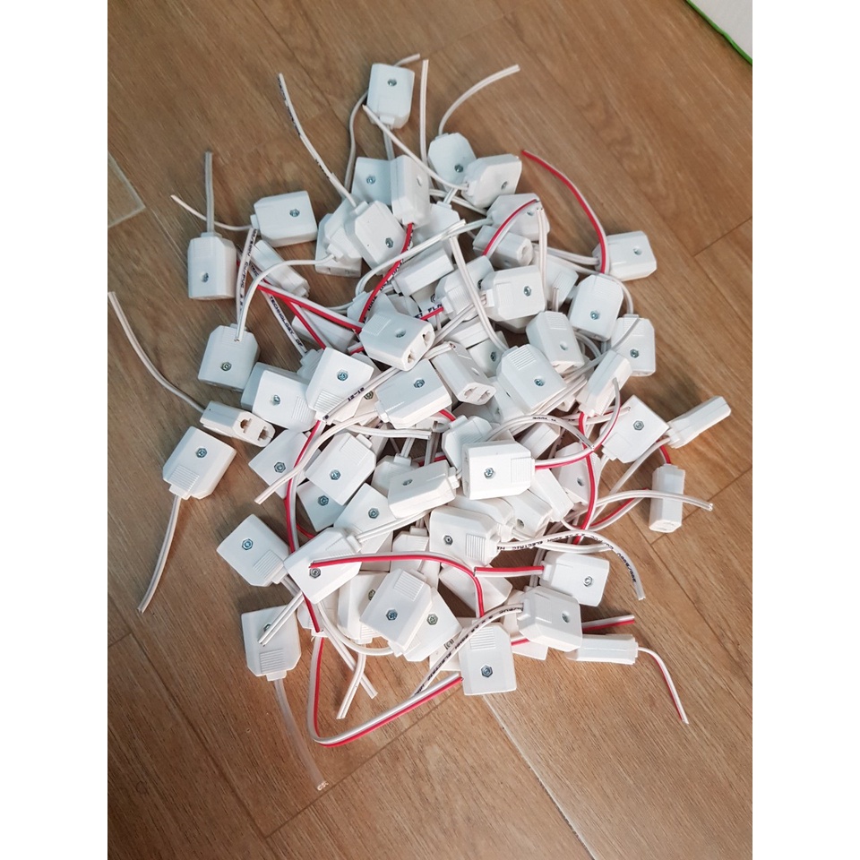 Phích Cái  liền dây _ Phích âm liền dây lỗ tròn