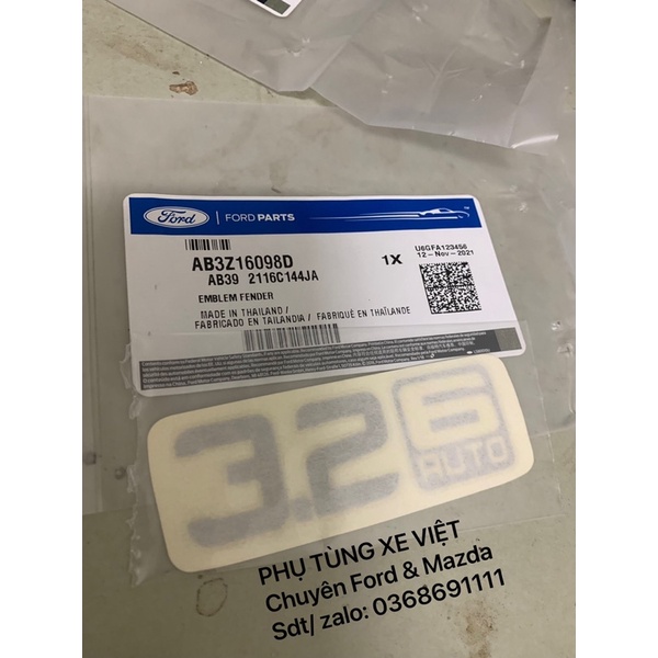 Tem chữ 2.2 auto & 3.2 auto gắn trên ốp mang cá Ford Ranger