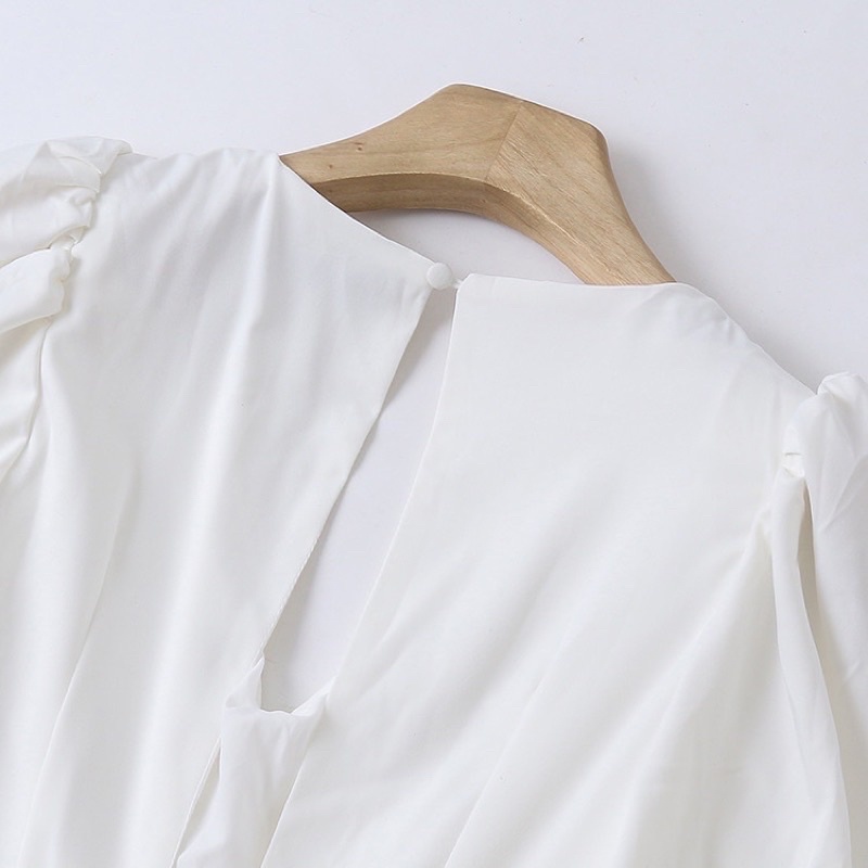 Váy trắng chiết eo tay bồng