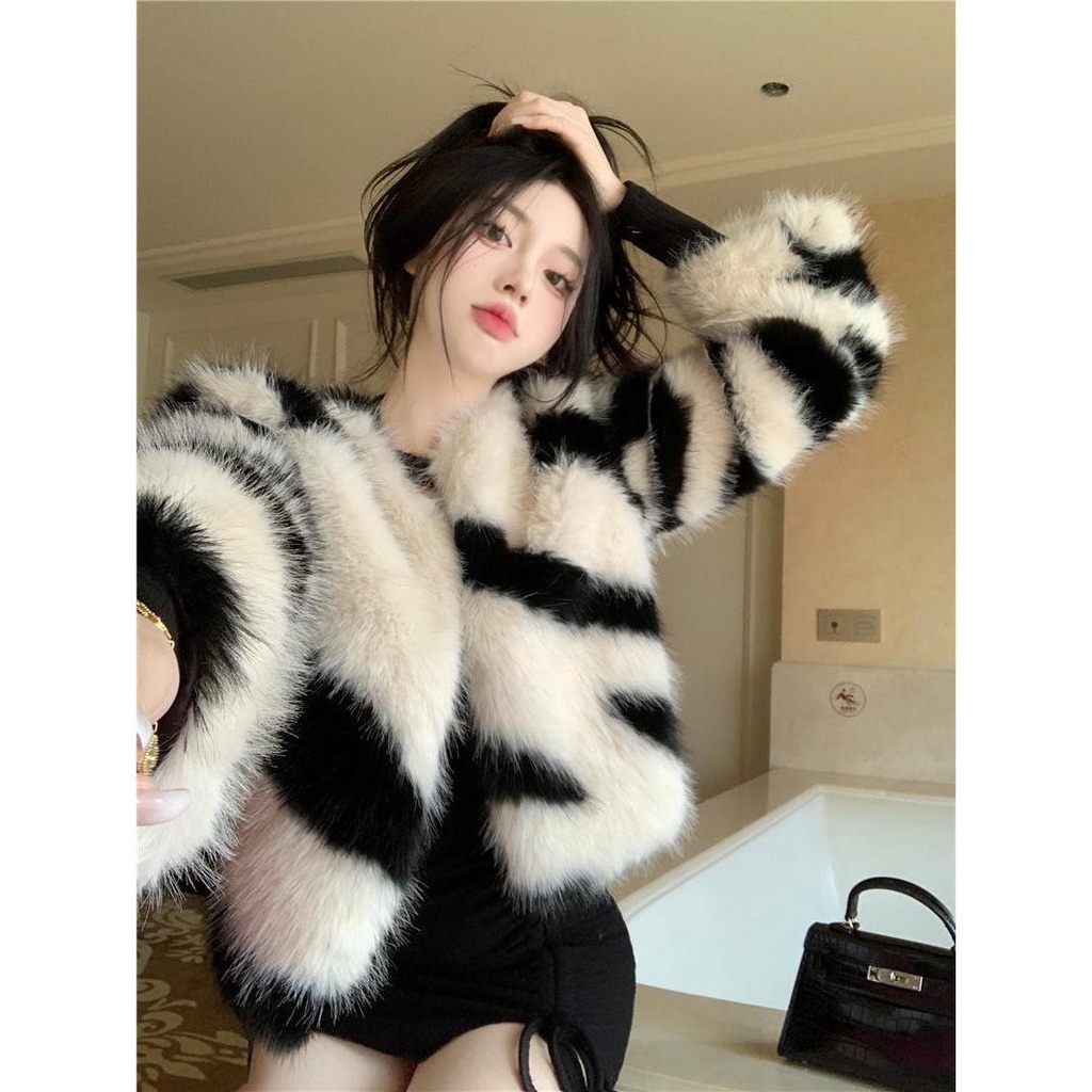 Áo Khoác Cardigan Lông Cừu Giả Dáng Rộng Họa Tiết Kẻ Sọc Thời Trang Mùa Đông Phong Cách Mới Cho Nữ