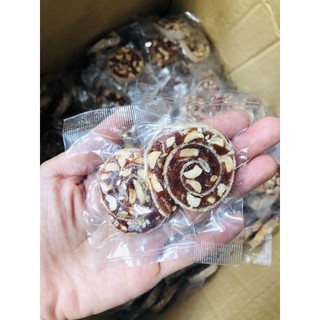 500g Chuối ngào trộn mè gừng cuộn bánh tráng không chất bảo quản
