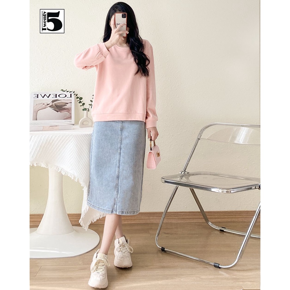 Áo thun nữ sweater dáng rộng vừa trơn màu bo gấu Twentyfive SS2