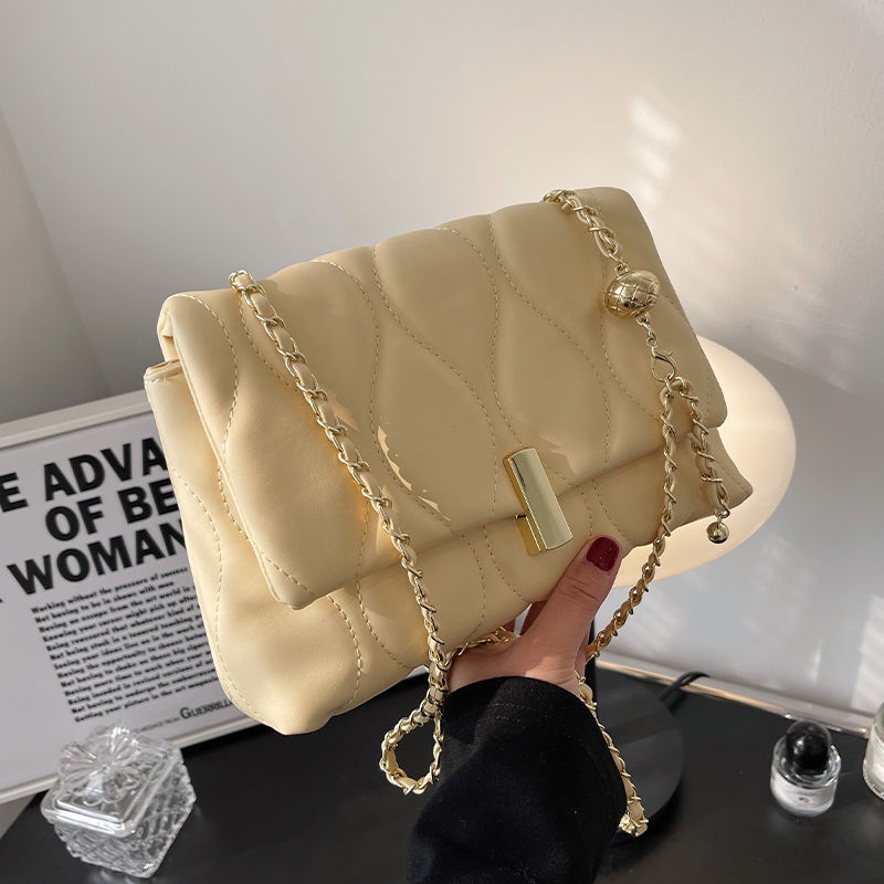 Túi Xách Đeo Vai Phối Dây Xích Phong Cách Thời Trang Mới Dành Cho Nữ