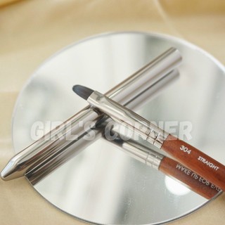 Cọ môi makeup forever 304 có nắp đậy