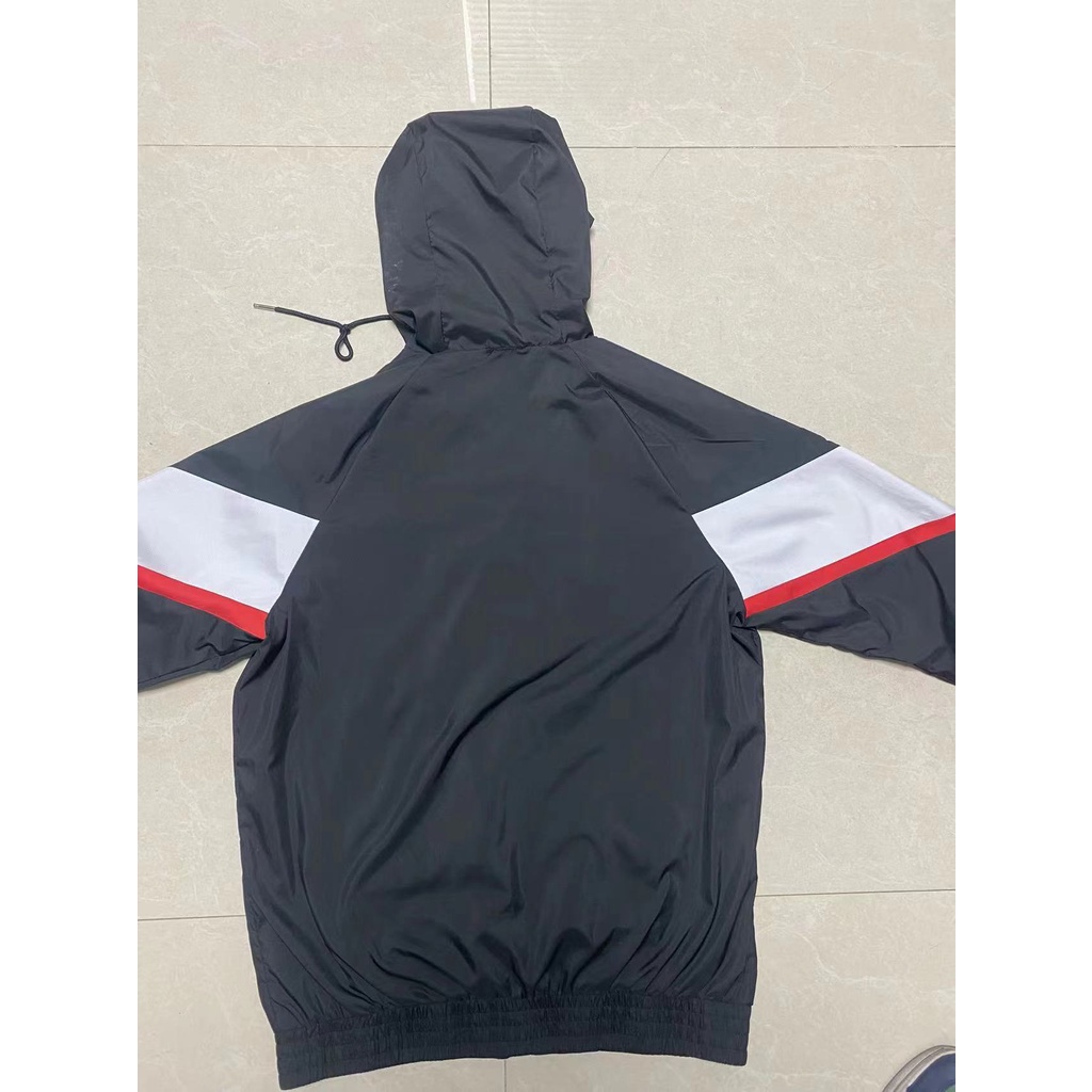 Áo Khoác Câu Lạc Bộ Bóng Đá Paris Saint-Germain Màu Trắng Đen Cho Nam Cỡ 22-23