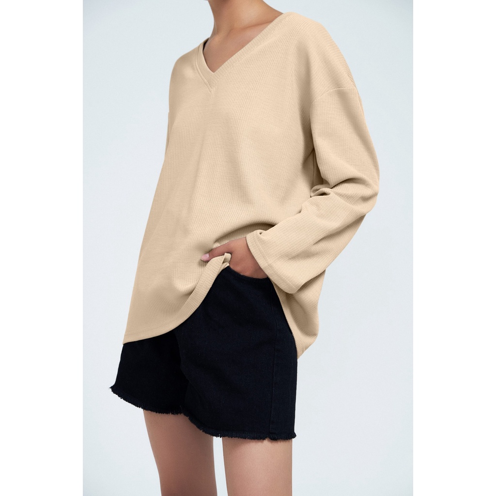 Áo nỉ tay dài, màu beige oversized, là min - BEIGE V-NECK LONG SLEEVE TOP