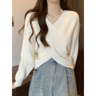 Áo len dệt kim cổ chữ V