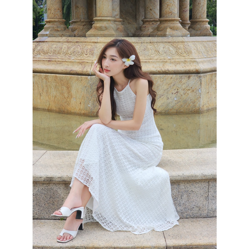 Váy maxi xuông dáng dài The Country Sweet Pea Dress vải ren trắng kem