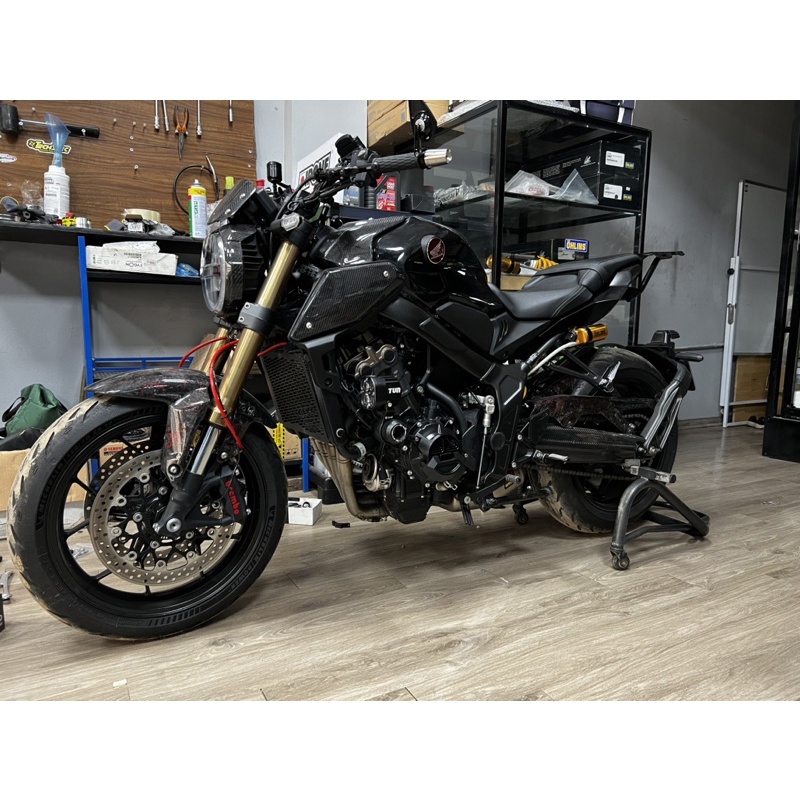 Ốp gắp Honda CB650R - CBR650R chất liệu Carbon Fiber.