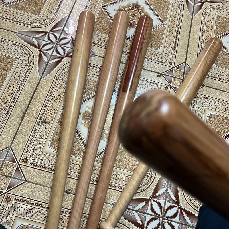 Gậy bóng chày gỗ đinh kích thước dài 65cm đường kính 5cm