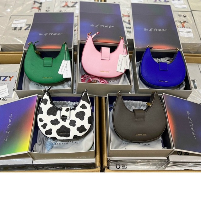 túi đeo chéo nữ itzy full box size 19cm*6cm*11cm đủ màu