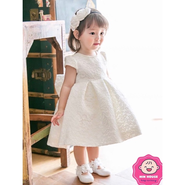 Đầm trắng công chúa tay cánh tiên cổ đính ngọc cho bé gái