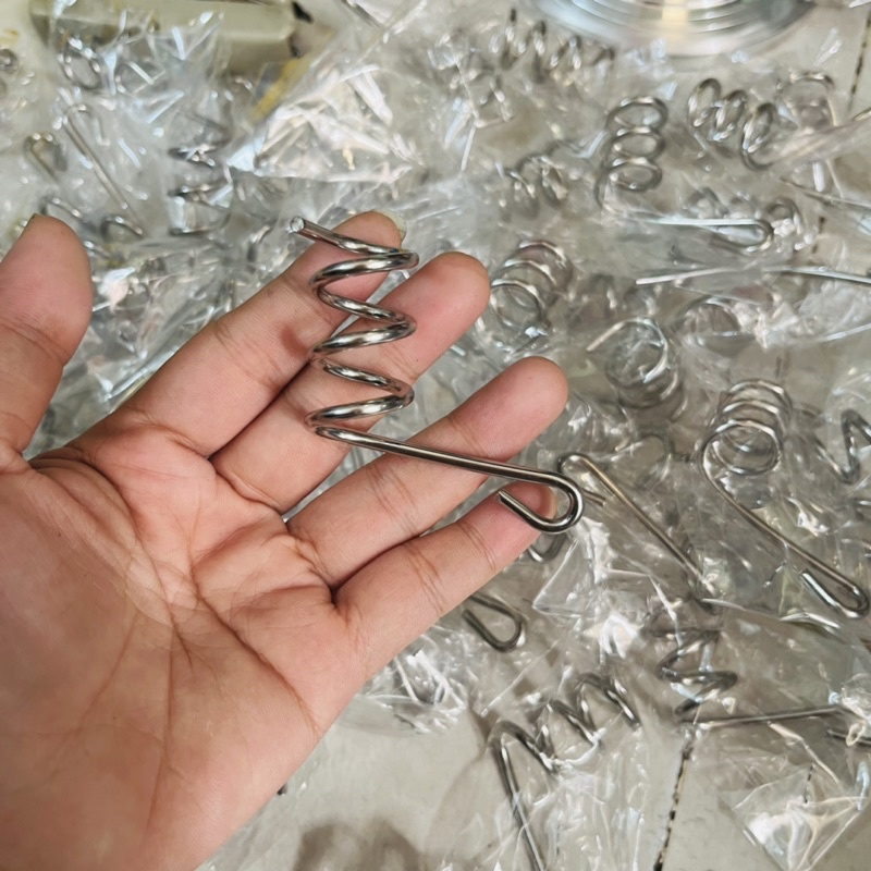 Lò xo kẹp dây dầu/Pas kẹp dầu inox 304