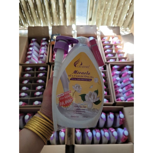 Sữa tắm hương nước hoa_chai 1000m_tặng kèm nước hoa mini_màu hồng như hình chính hang