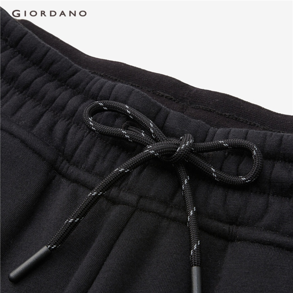 Quần jogger GIORDANO 01112851 thể thao chất liệu lông cừu cực tổng hợp co giãn thời trang cho nam