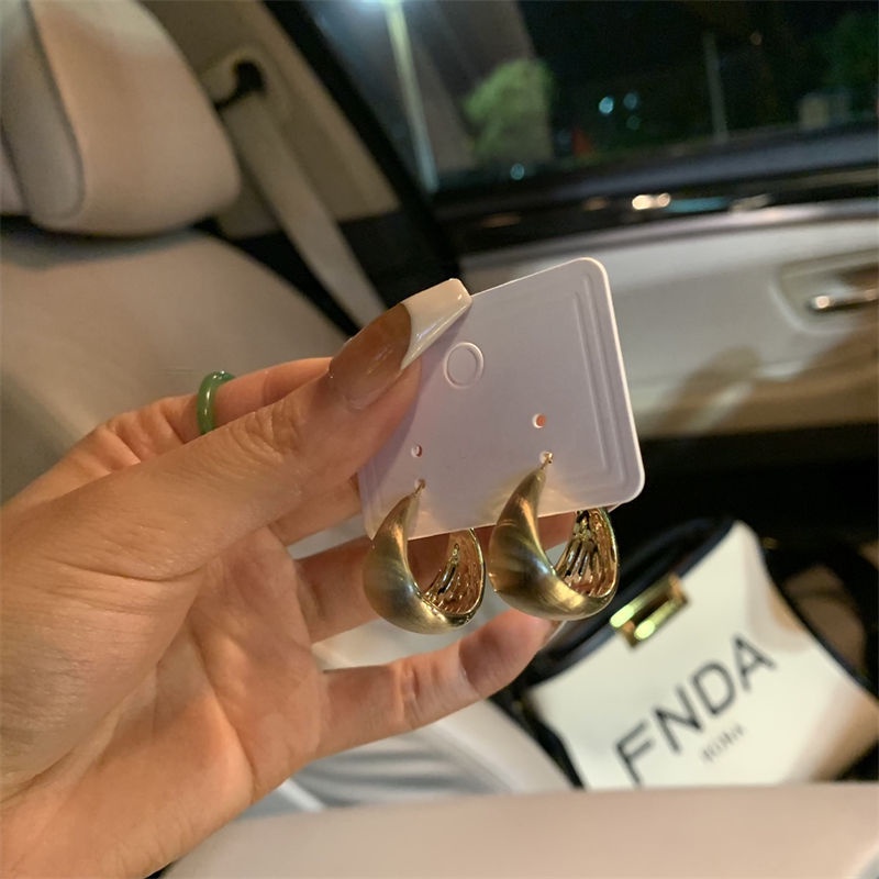 Khuyên Tai Kim Loại Thiết Kế Cọ Chải Phong Cách Năm 2023