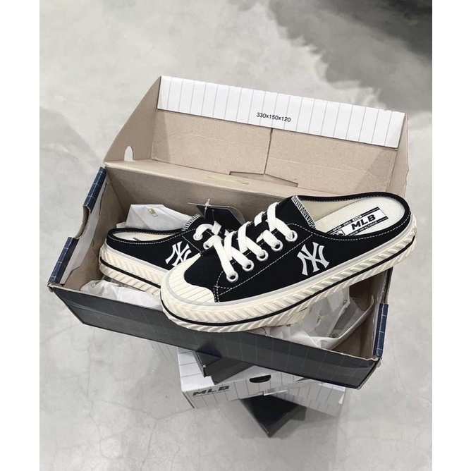 Giày đạp gót mule MLB