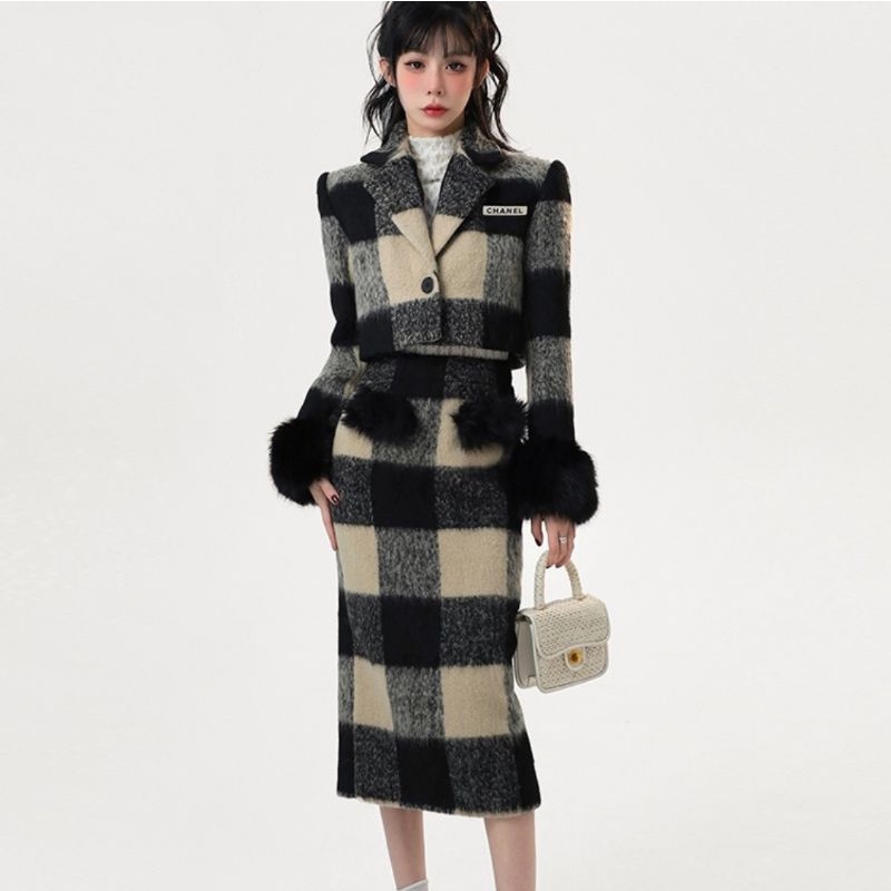 Set đầm dạ lông kẻ caro tay viền bông trắng. Set vest đầm croptop kẻ caro