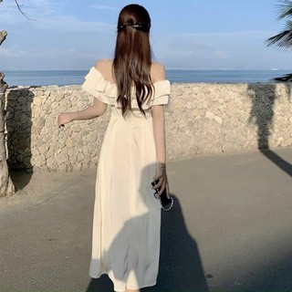 Đầm trắng trễ vai form dài