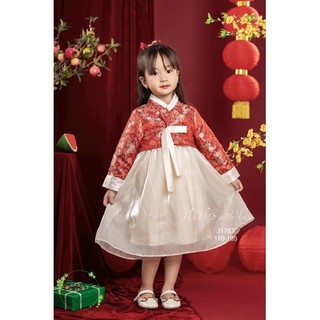 Mẫu Hanbok cách tân với gam màu đỏ nổi bật, chuẩn màu Tết