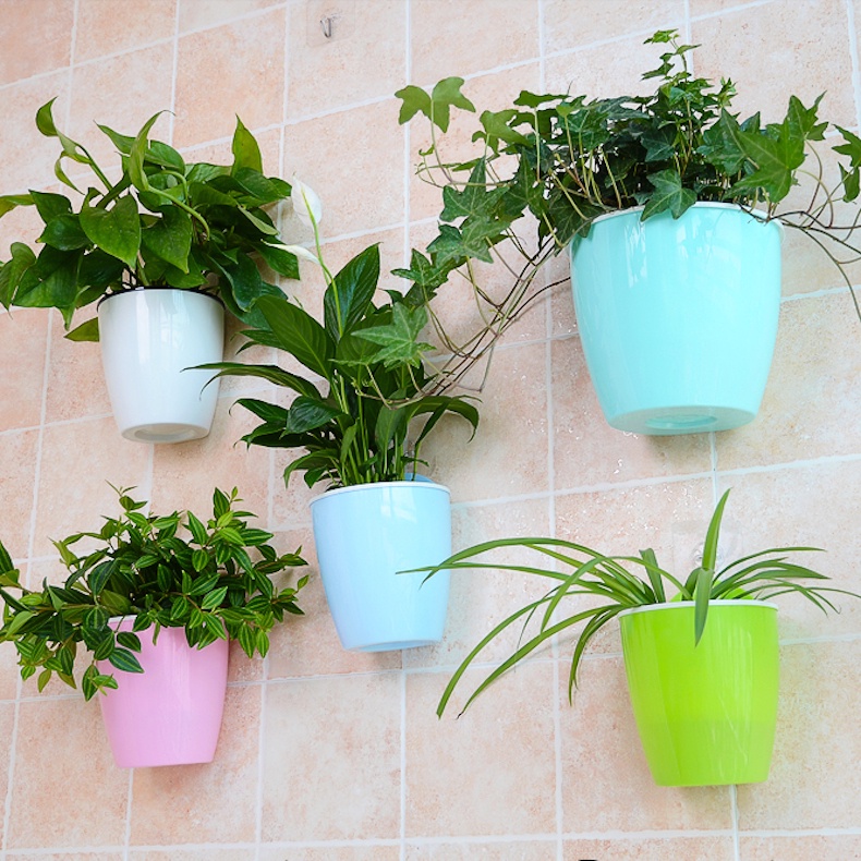 Chậu cây treo tường Oliz K0. Thiết kế 2 lớp, có chức năng tự tưới nước cho cây