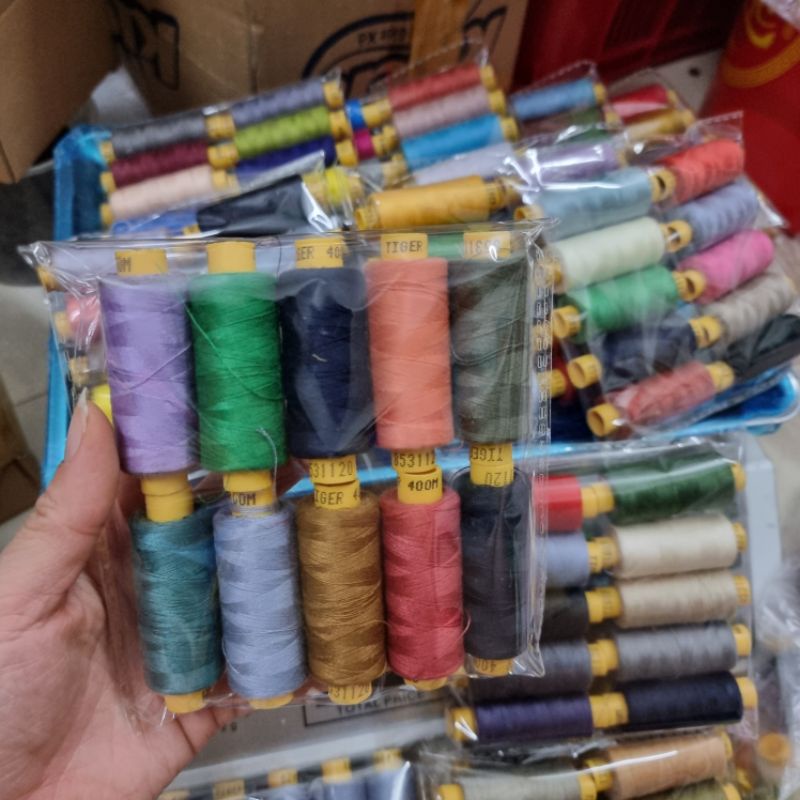 chỉ may cuộn 400 mét thanh lí ( hàng tặng 1k cho khách )
