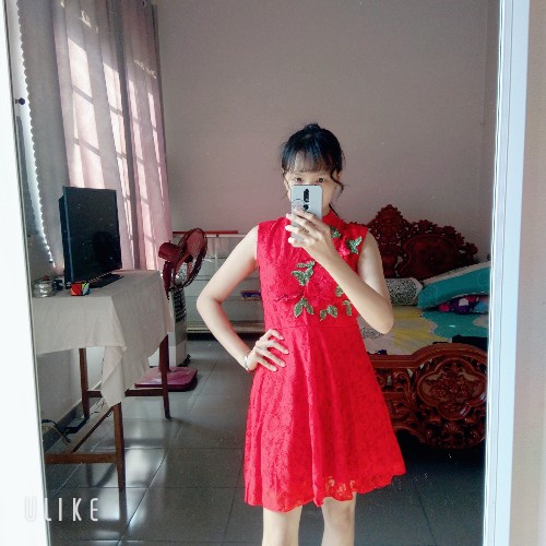ĐẦM REN ĐỎ ĐÍNH HOA THÊU CỔ TRỤ