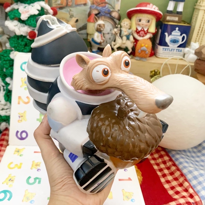 Bình trang trí Scrat trong phim Ice Age kỷ băng hà mô hình đồ chơi