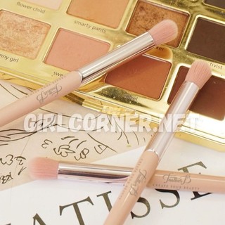 Cọ nhấn hốc mắt Feather B Smudge