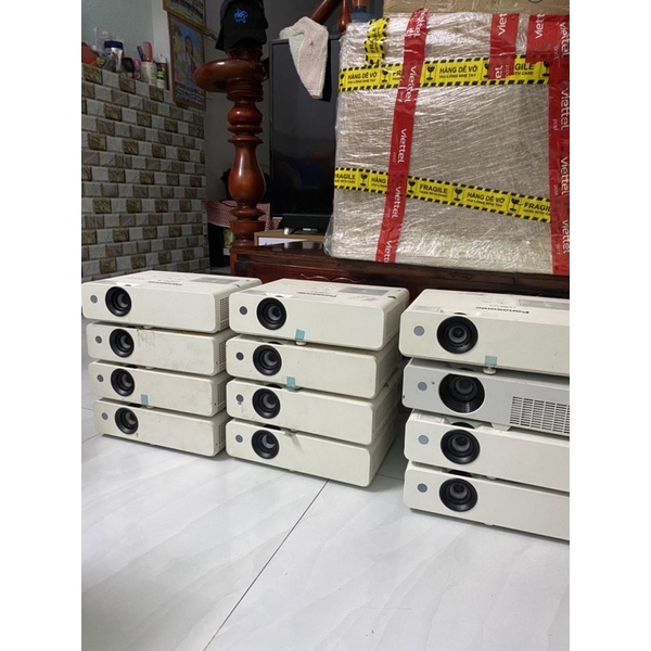 Máy chiếu Panasonic PT-LB300 hàng lướt mới 99%