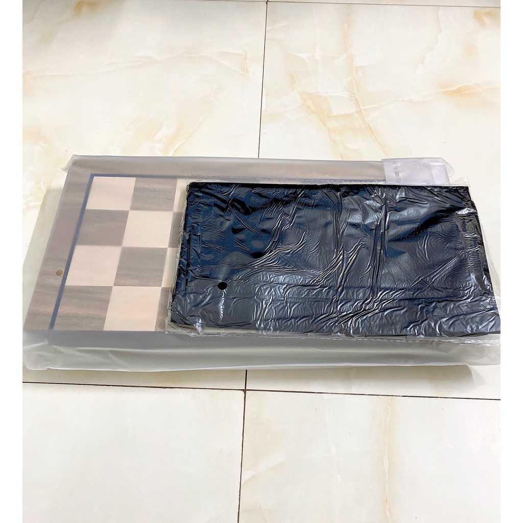 Bàn cờ vua nam châm bằng gỗ óc chó cao cấp kích thước 39x39 cm