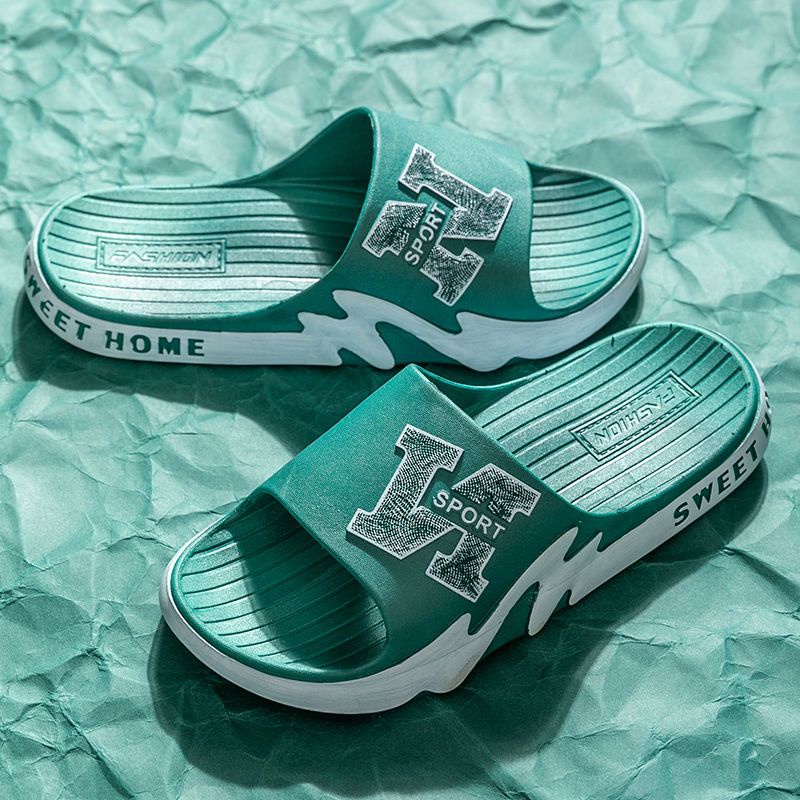 Dép Sandal Đục Lỗ Đế Dày Chống Trượt Họa Tiết Hoạt Hình Cho Cặp Đôi