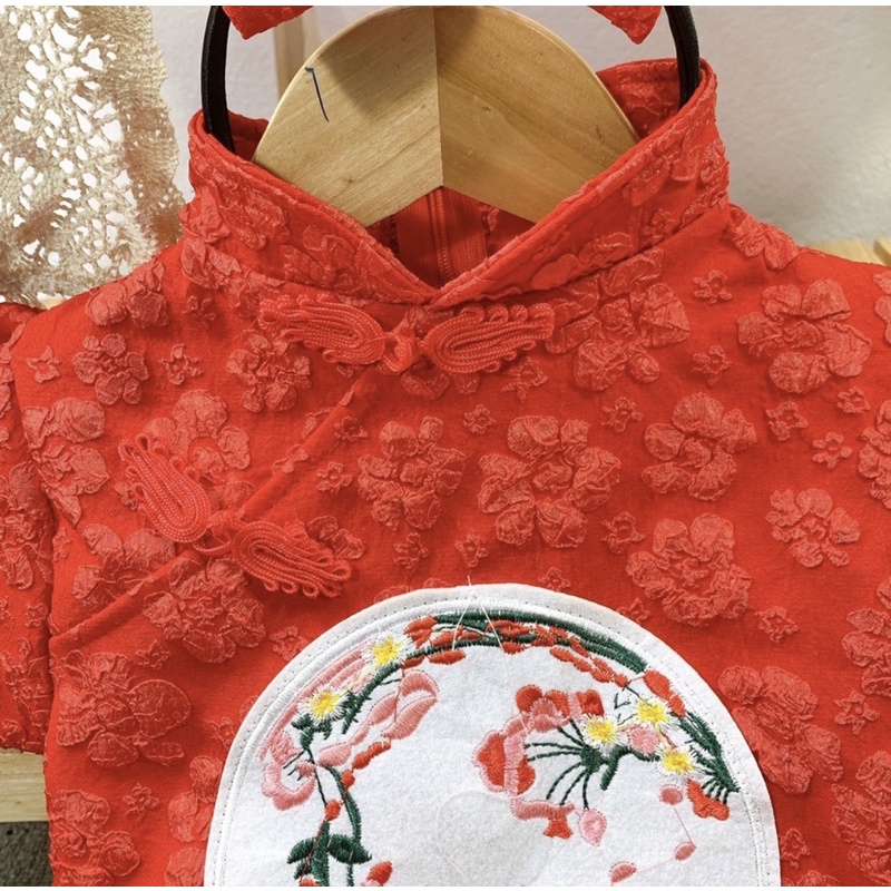 Áo dài cách Tân thêu hoa kèm chân váy trắng tặng mắn siêu xinh cho bé gái - Bm_babyshop68